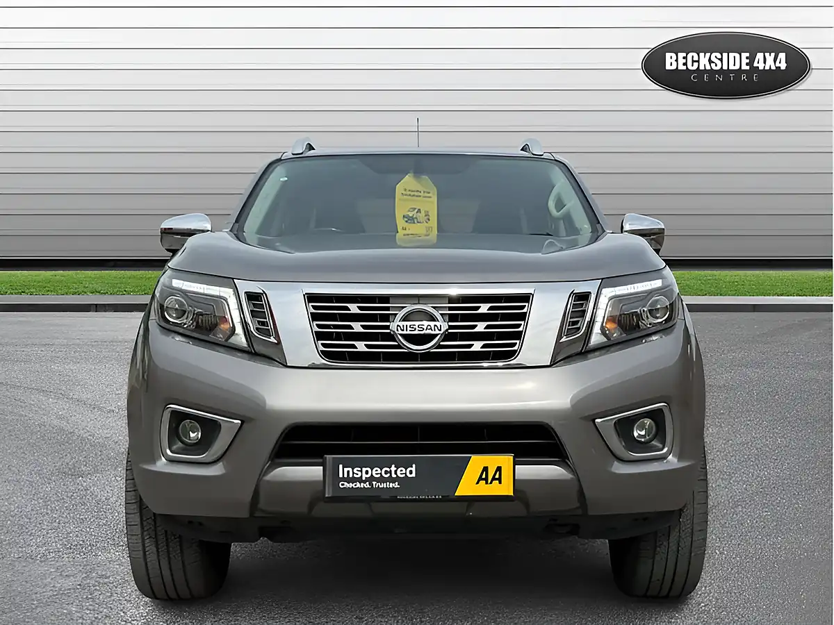 Used 2020 Nissan Navara Tekna Grey - Interior and Exterior details 8