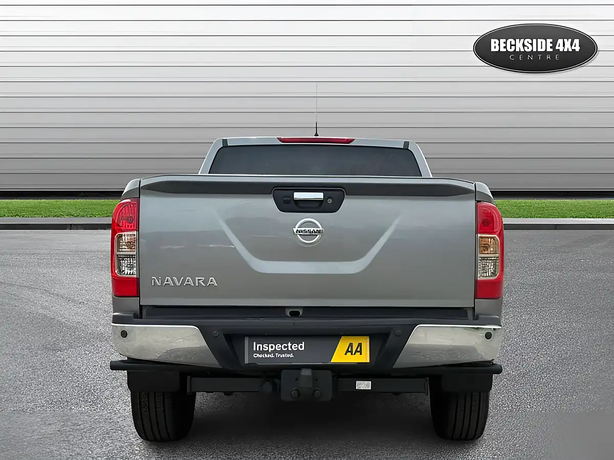 Used 2020 Nissan Navara Tekna Grey - Interior and Exterior details 9
