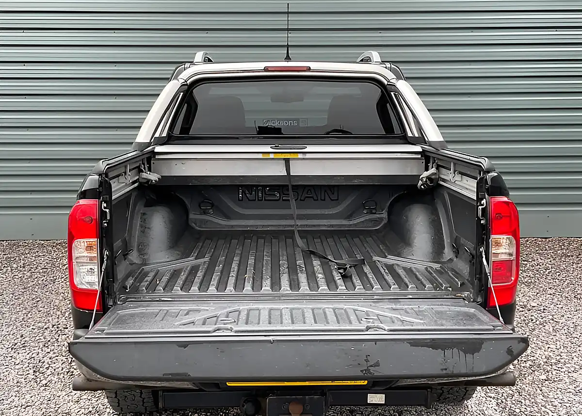 Used 2020 Nissan Navara Tekna Shr Dcb Black - Interior and Exterior details 18