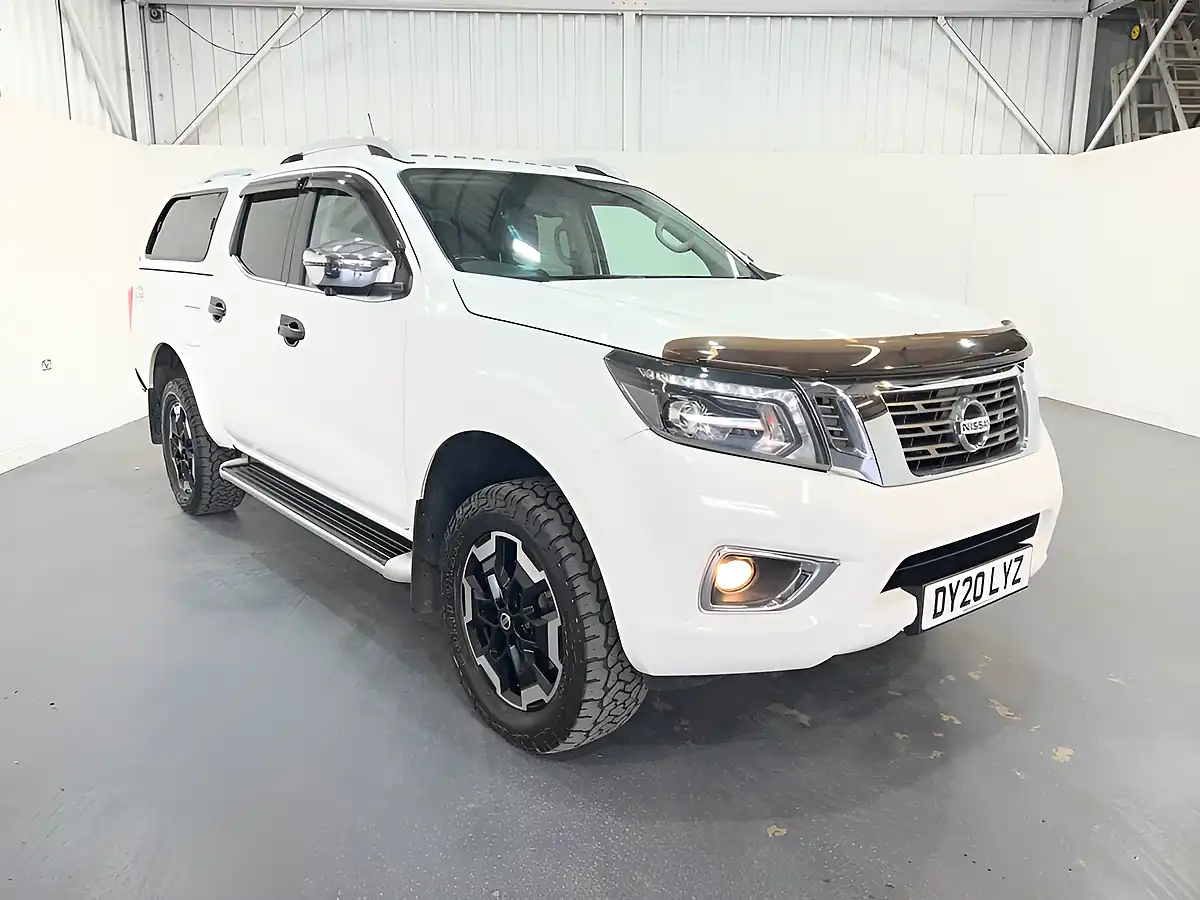 Used 2020 Nissan Navara Tekna White - Front View