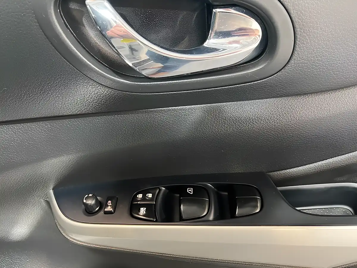 Used 2020 Nissan Navara Tekna White - Interior and Exterior details 14