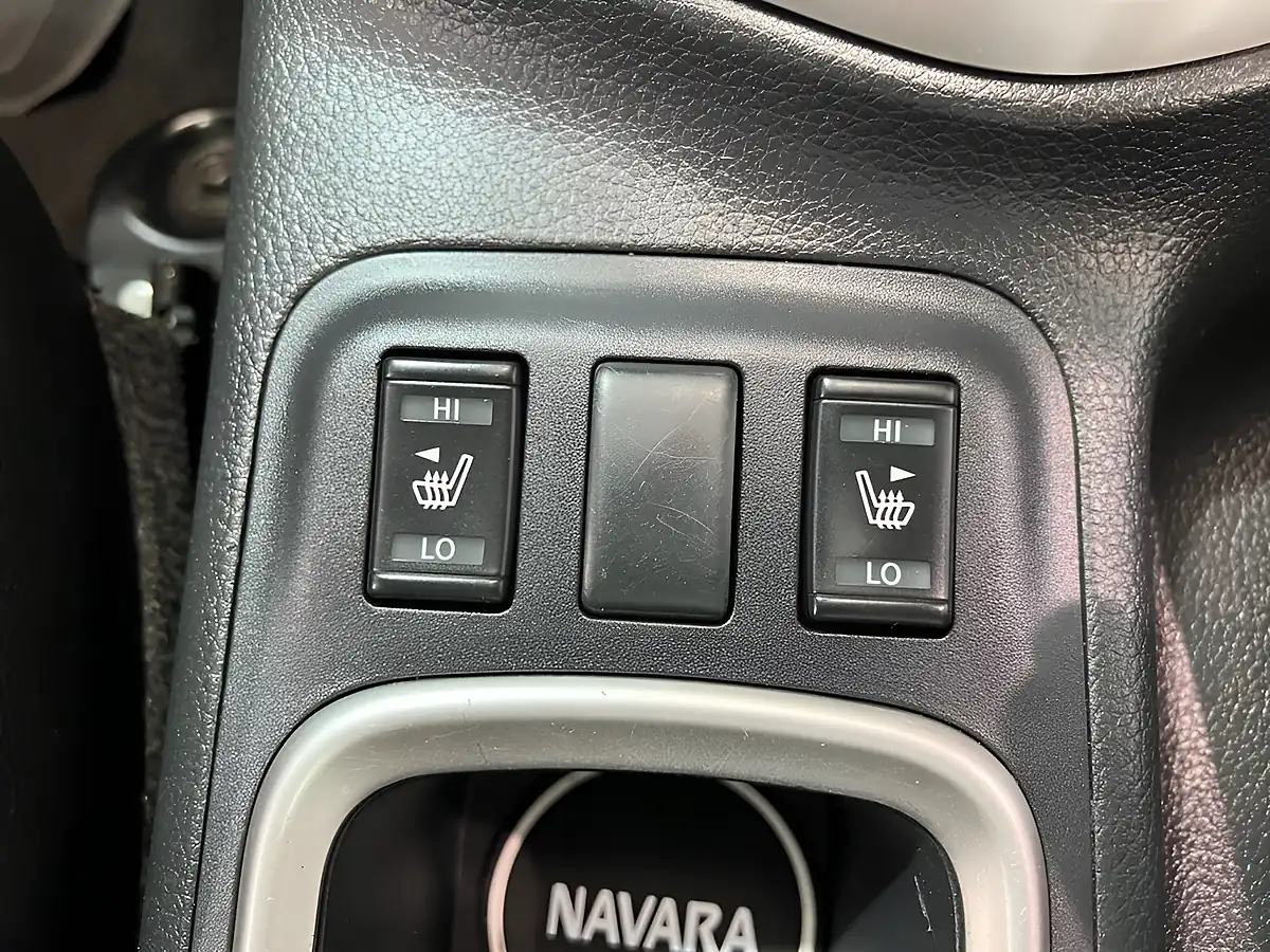 Used 2020 Nissan Navara Tekna White - Interior and Exterior details 16