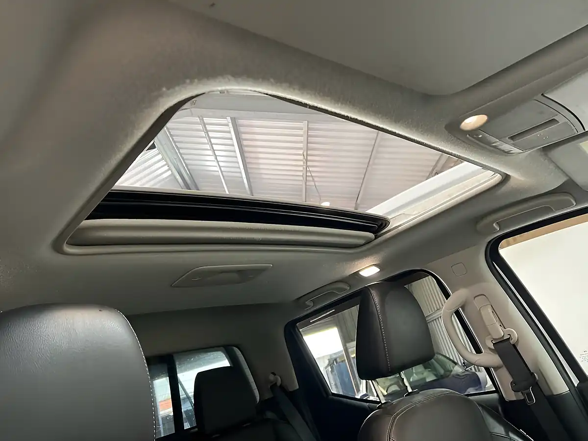 Used 2020 Nissan Navara Tekna White - Interior and Exterior details 17