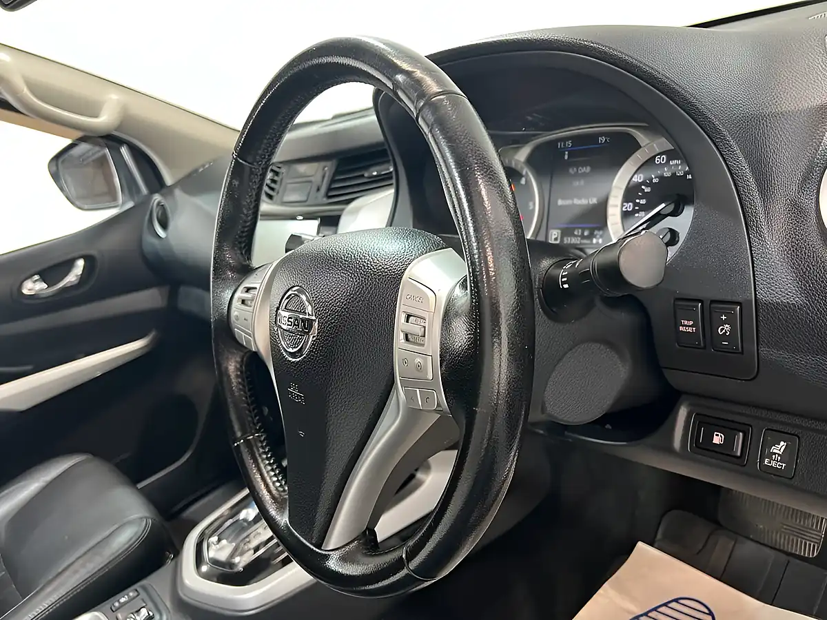 Used 2020 Nissan Navara Tekna White - Interior and Exterior details 18