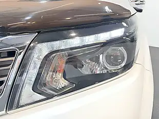 Used 2020 Nissan Navara Tekna White - Interior and Exterior details 4
