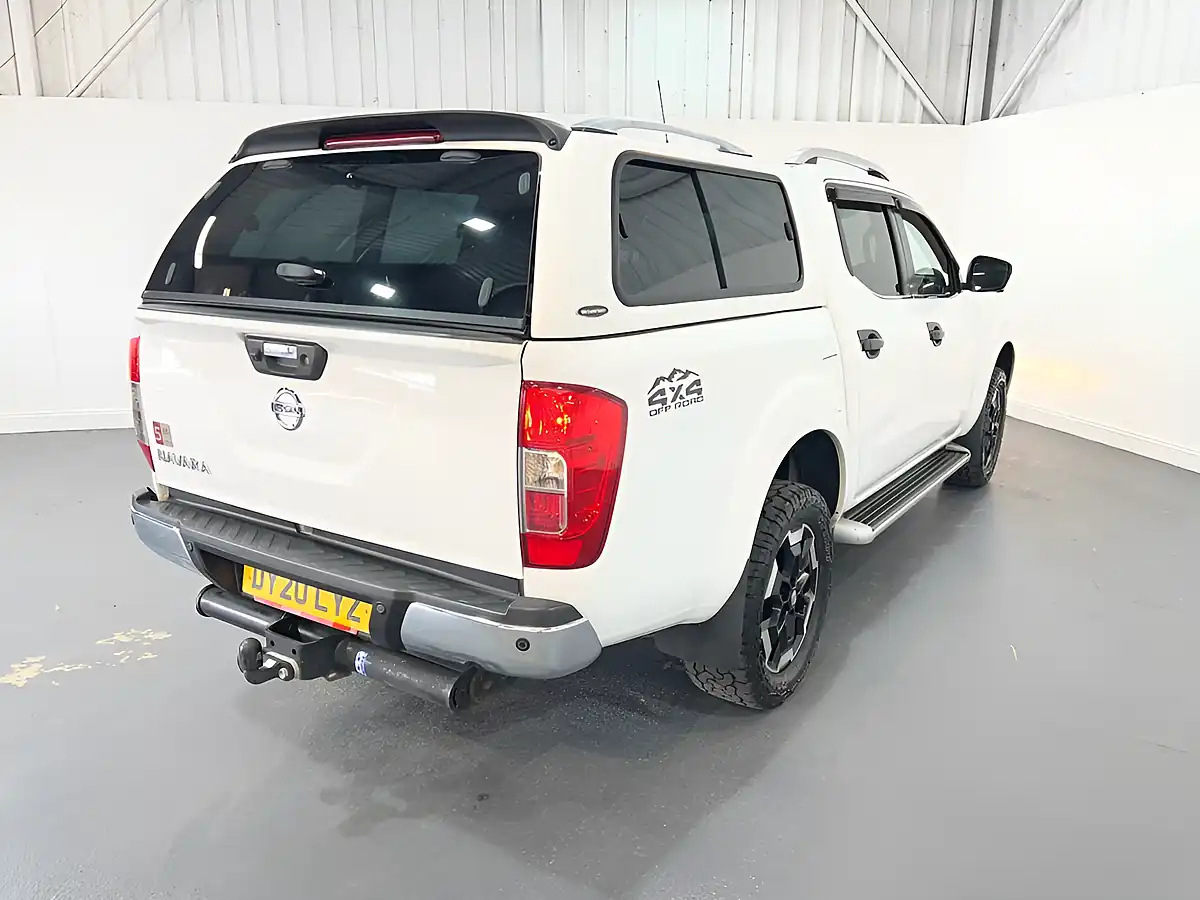 Used 2020 Nissan Navara Tekna White - Interior and Exterior details 8