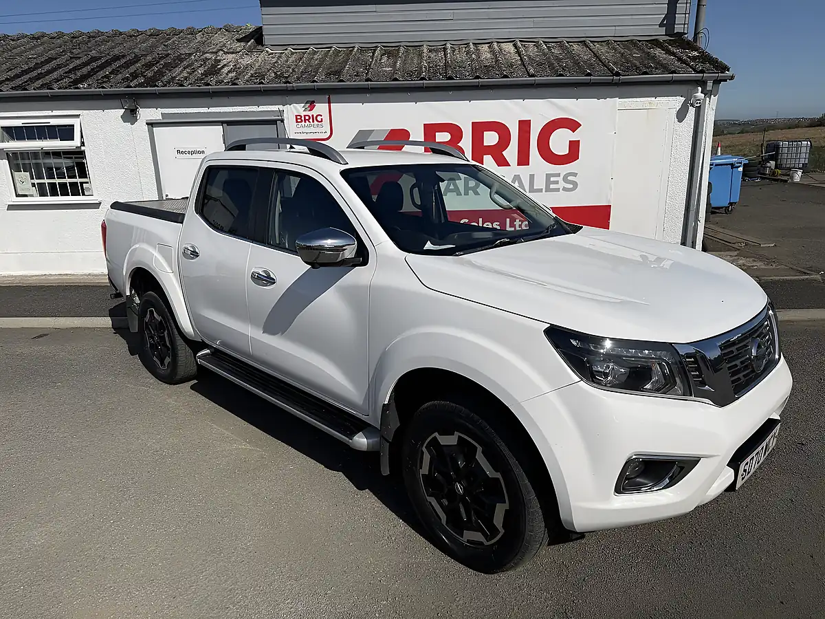 Used 2020 Nissan Navara Tekna White - Front View
