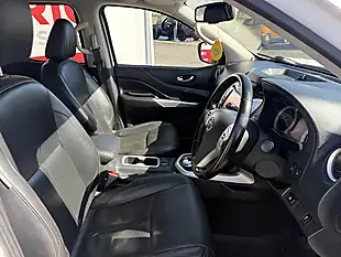 Used 2020 Nissan Navara Tekna White - Interior and Exterior details 12