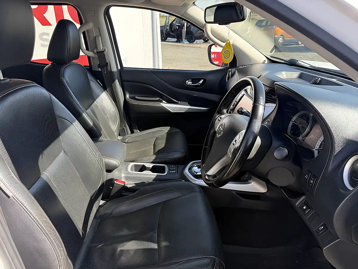 Used 2020 Nissan Navara Tekna White - Interior and Exterior details 12