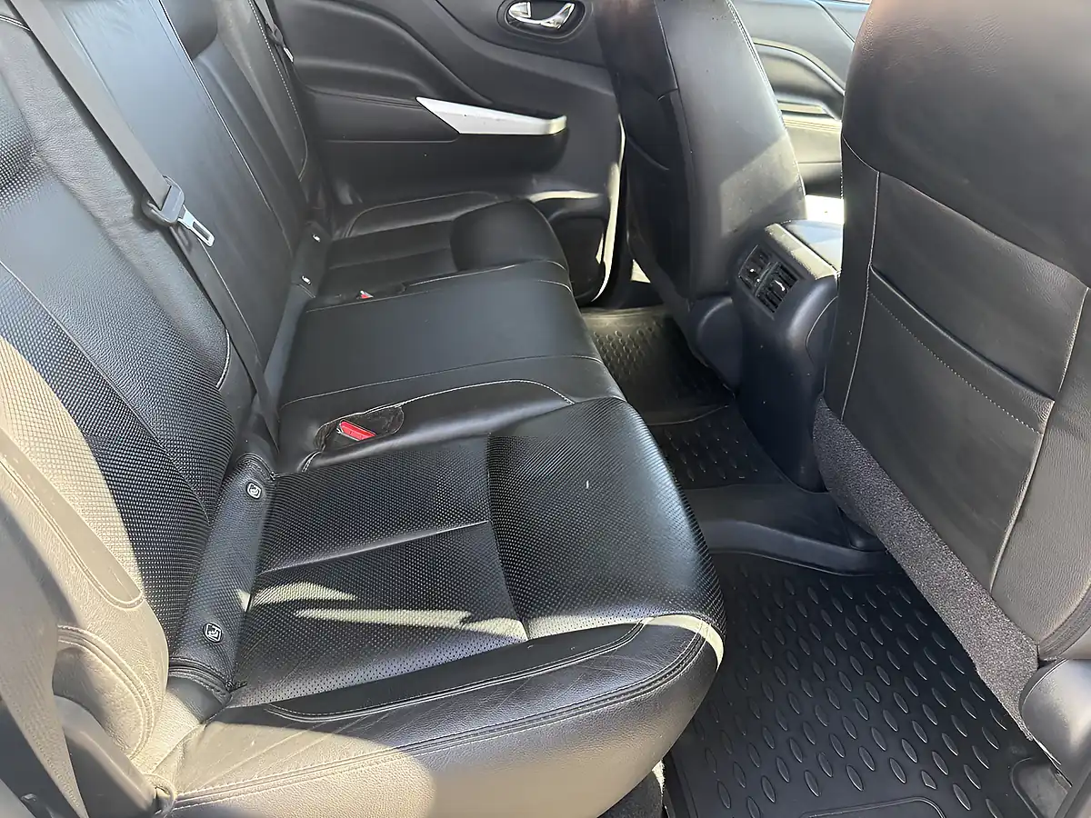 Used 2020 Nissan Navara Tekna White - Interior and Exterior details 14