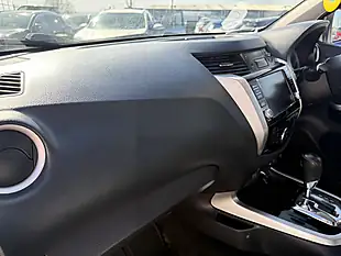 Used 2020 Nissan Navara Tekna White - Interior and Exterior details 15