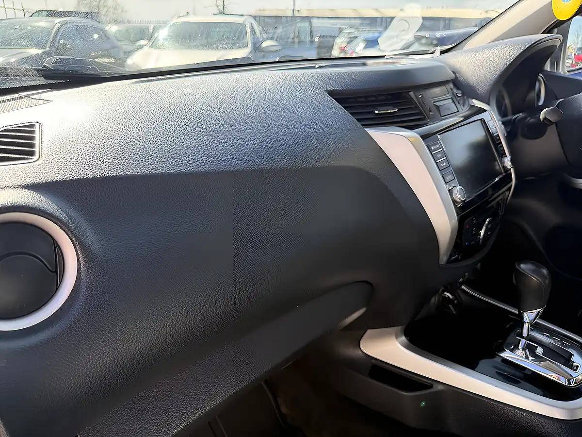 Used 2020 Nissan Navara Tekna White - Interior and Exterior details 15