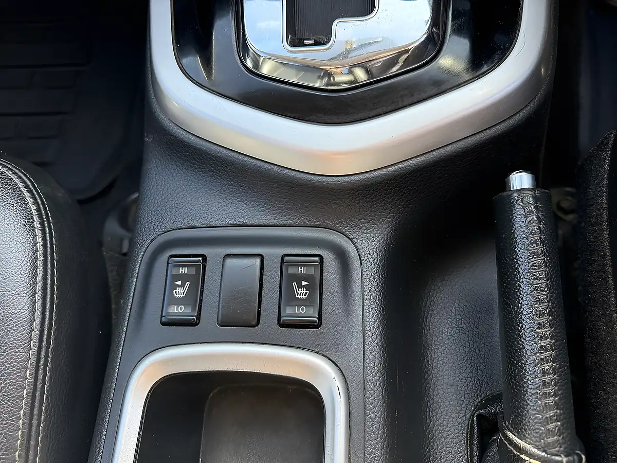 Used 2020 Nissan Navara Tekna White - Interior and Exterior details 20