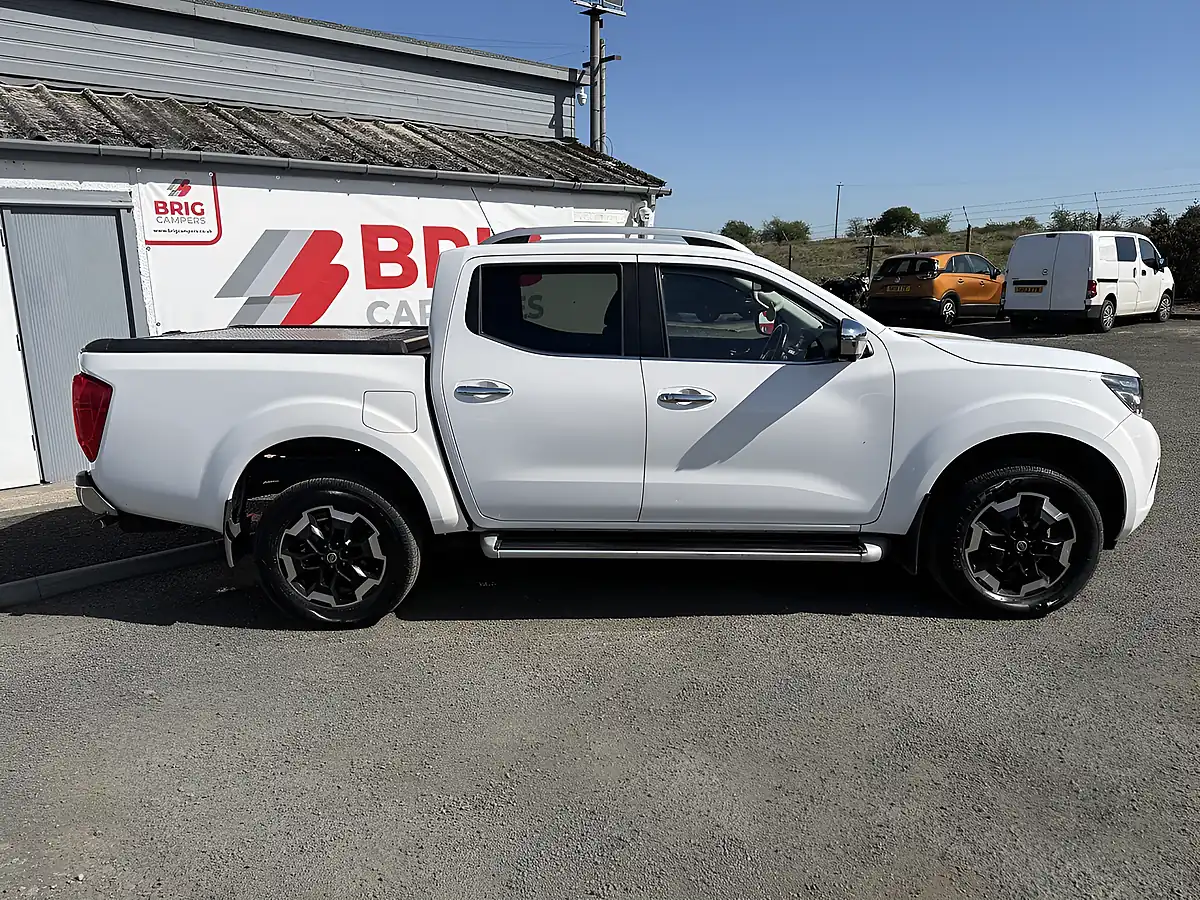 Used 2020 Nissan Navara Tekna White - Interior and Exterior details 9