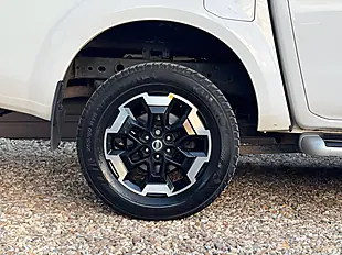 Used 2020 Nissan Navara Tekna White - Interior and Exterior details 12
