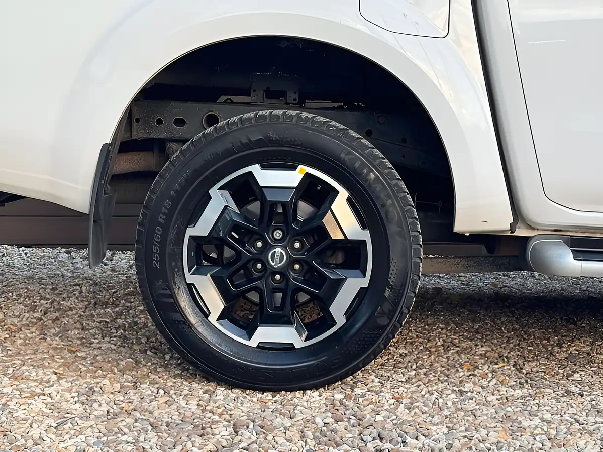 Used 2020 Nissan Navara Tekna White - Interior and Exterior details 12