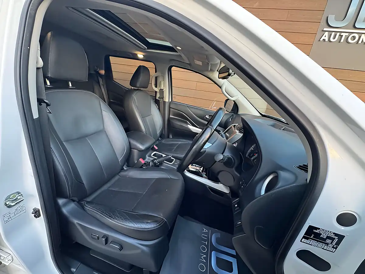 Used 2020 Nissan Navara Tekna White - Interior and Exterior details 13