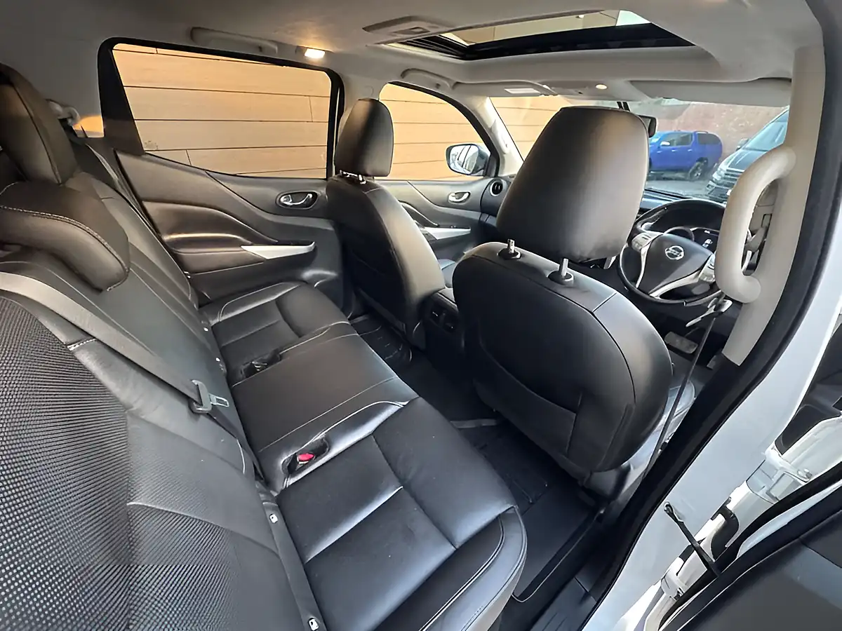 Used 2020 Nissan Navara Tekna White - Interior and Exterior details 15