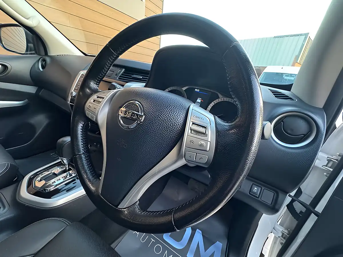 Used 2020 Nissan Navara Tekna White - Interior and Exterior details 16