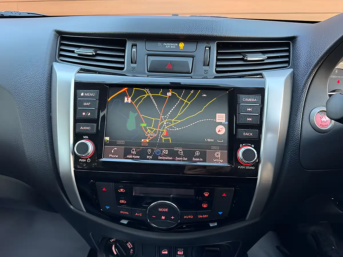 Used 2020 Nissan Navara Tekna White - Interior and Exterior details 18