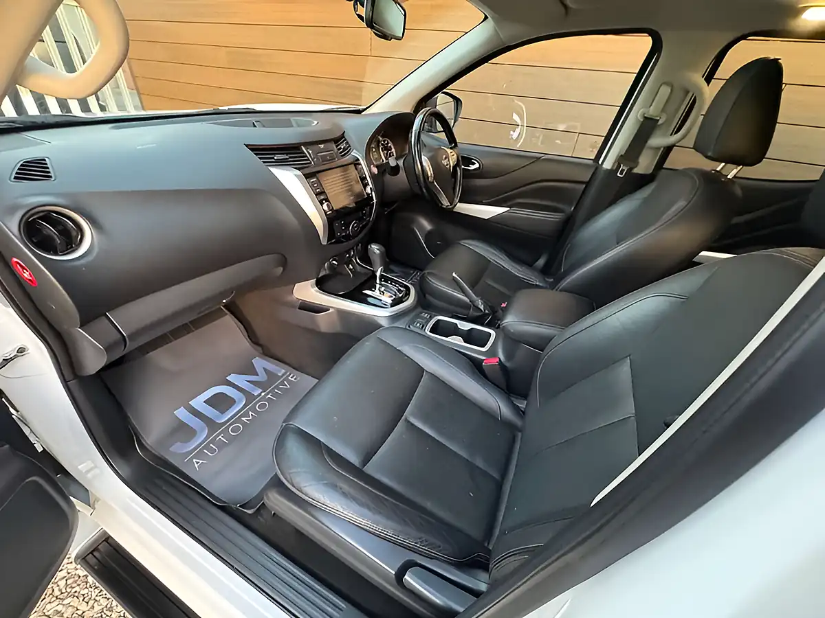 Used 2020 Nissan Navara Tekna White - Interior and Exterior details 19