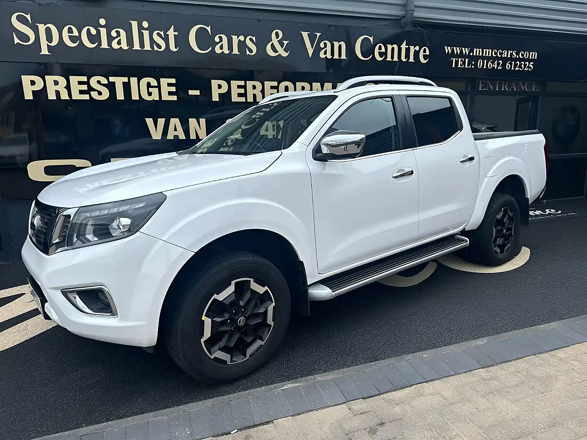 Used 2020 Nissan Navara Tekna White - Front View