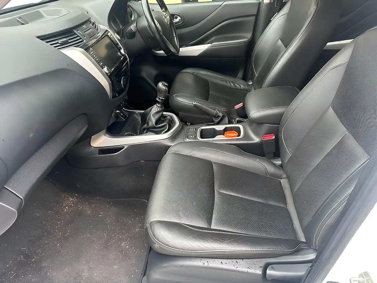 Used 2020 Nissan Navara Tekna White - Interior and Exterior details 3