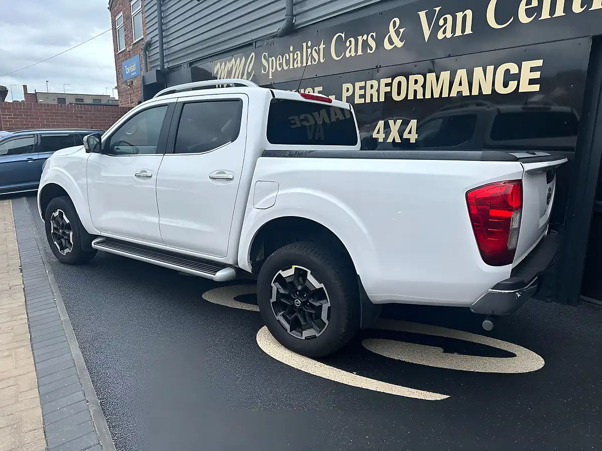 Used 2020 Nissan Navara Tekna White - Interior and Exterior details 6
