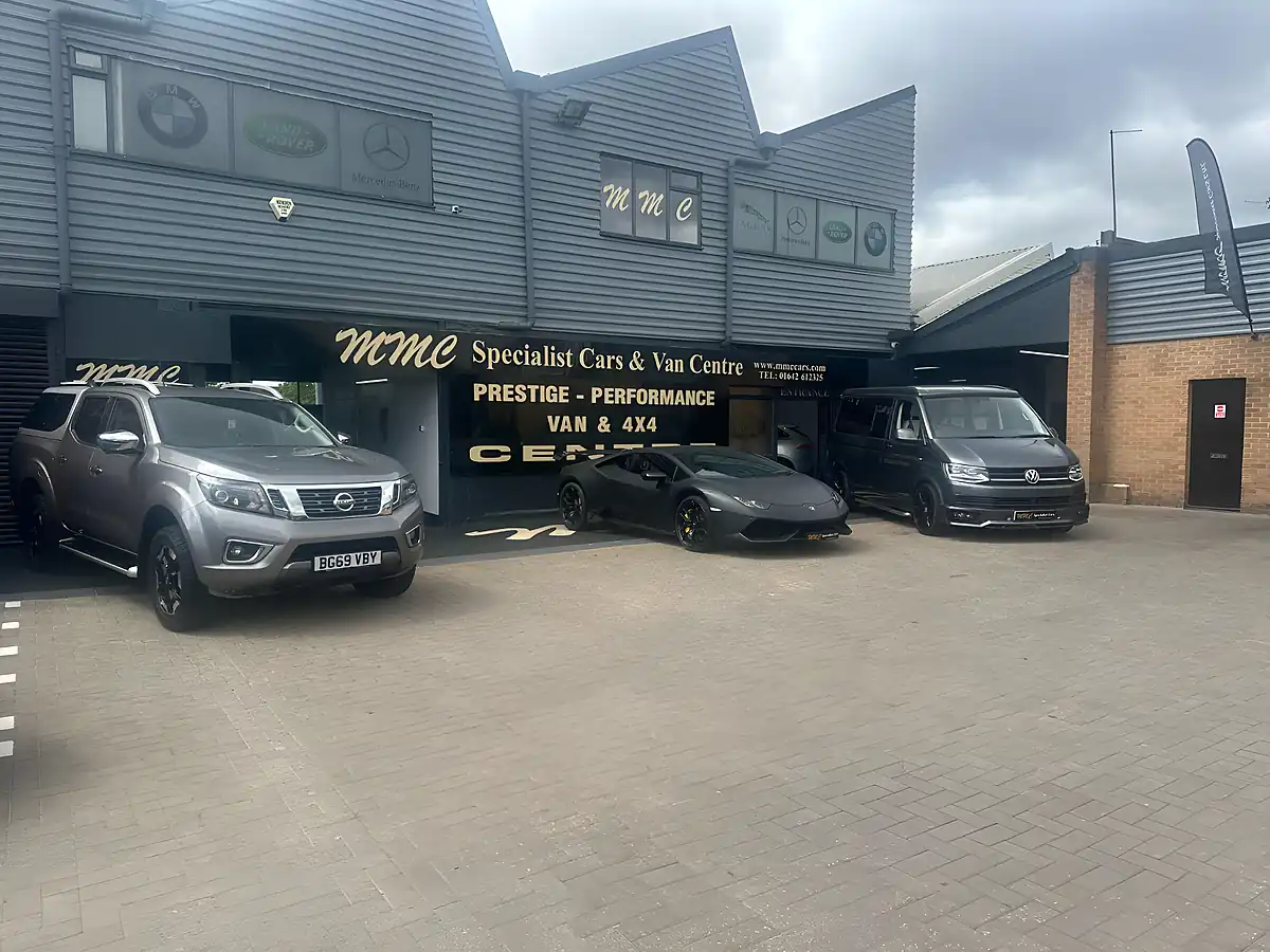 Used 2020 Nissan Navara Tekna White - Interior and Exterior details 8