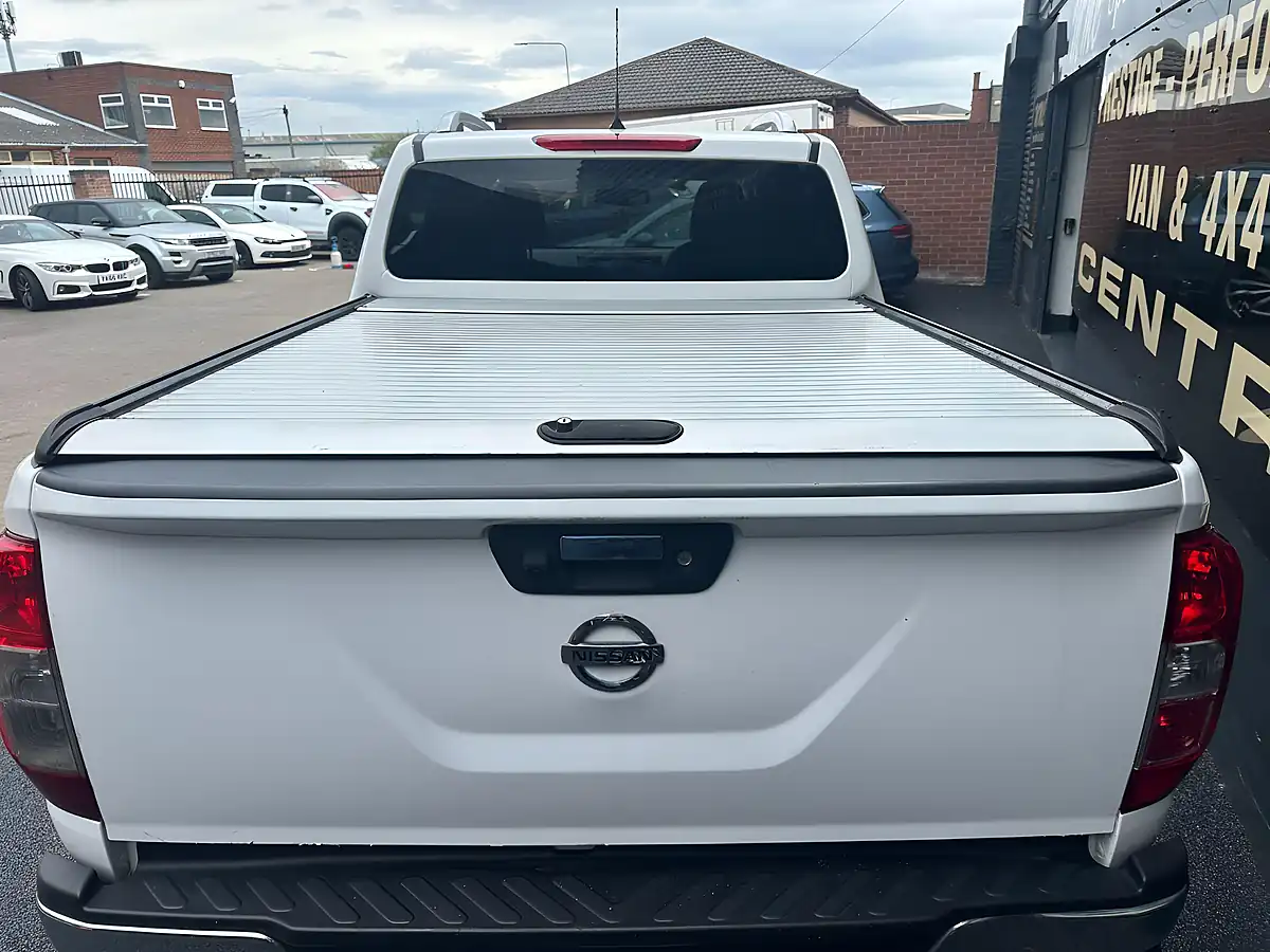 Used 2020 Nissan Navara Tekna White - Interior and Exterior details 4