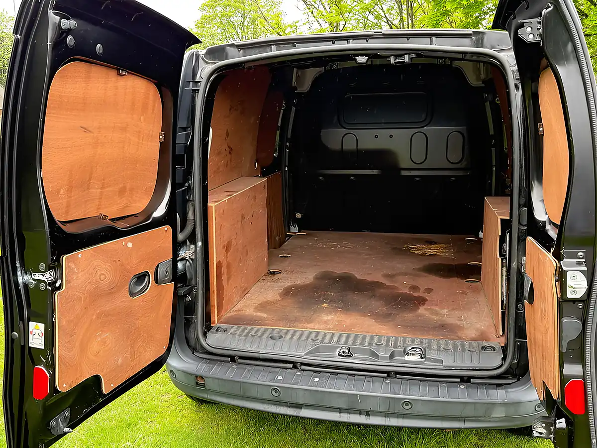 Used 2020 Nissan NV250 Acenta Black - Interior and Exterior details 11