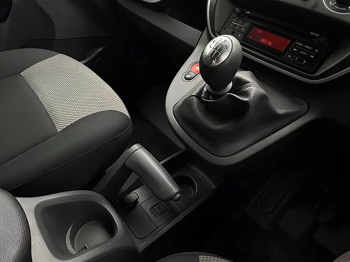 Used 2020 Nissan NV250 Acenta Black - Interior and Exterior details 15