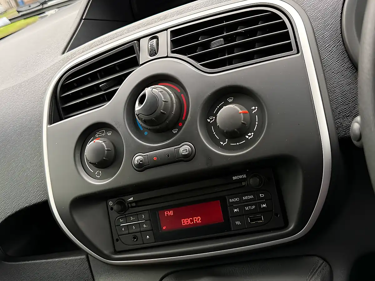 Used 2020 Nissan NV250 Acenta Black - Interior and Exterior details 16