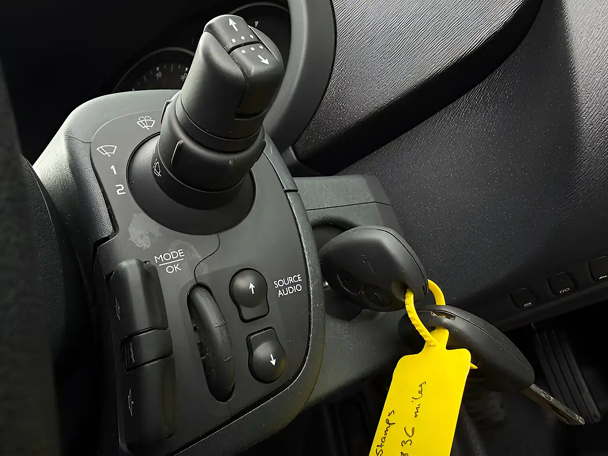 Used 2020 Nissan NV250 Acenta Black - Interior and Exterior details 17