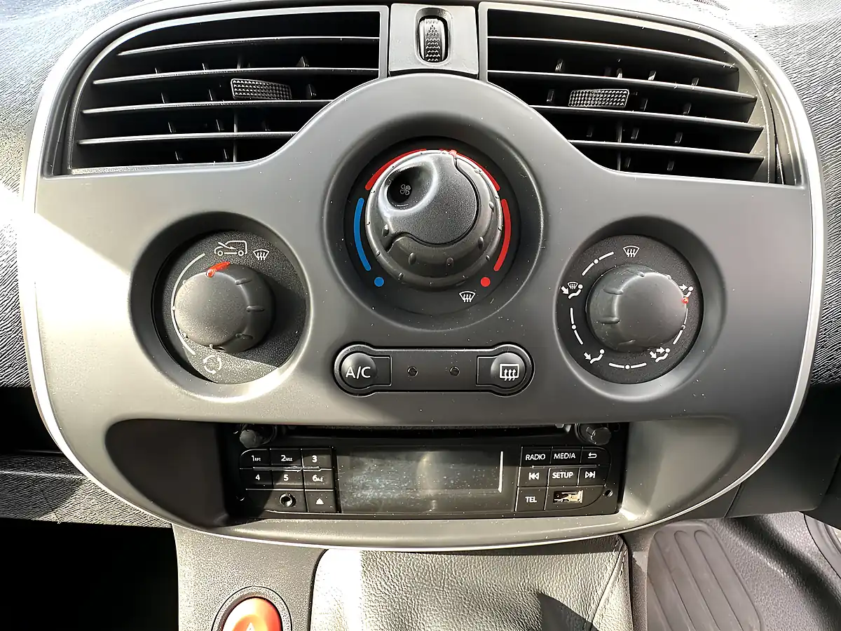 Used 2020 Nissan NV250 Acenta White - Interior and Exterior details 15
