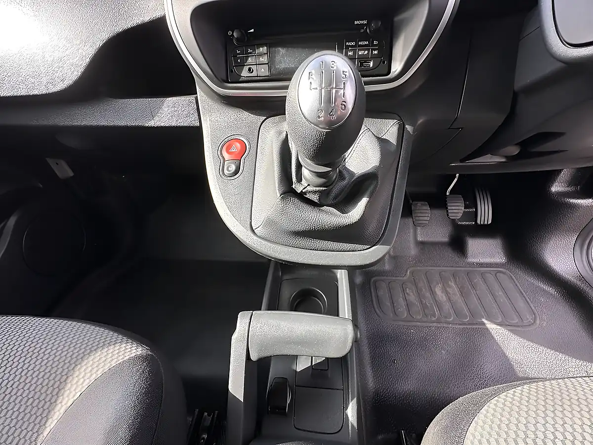 Used 2020 Nissan NV250 Acenta White - Interior and Exterior details 16