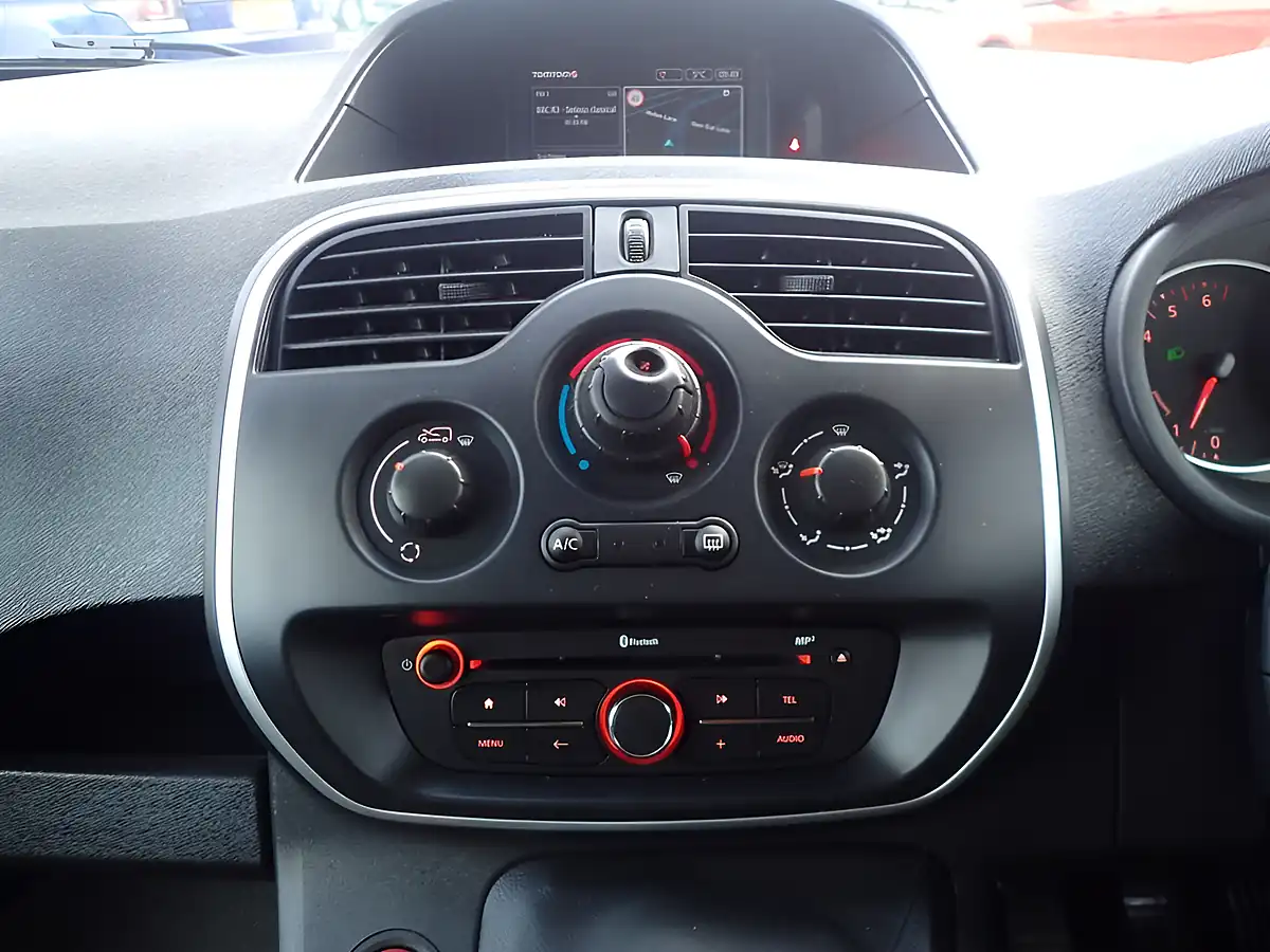 Used 2020 Nissan NV250 Tekna White - Interior and Exterior details 10