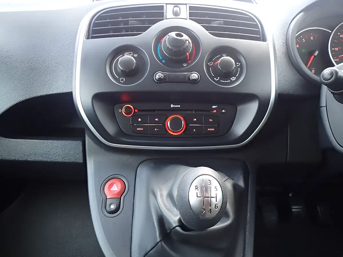 Used 2020 Nissan NV250 Tekna White - Interior and Exterior details 11