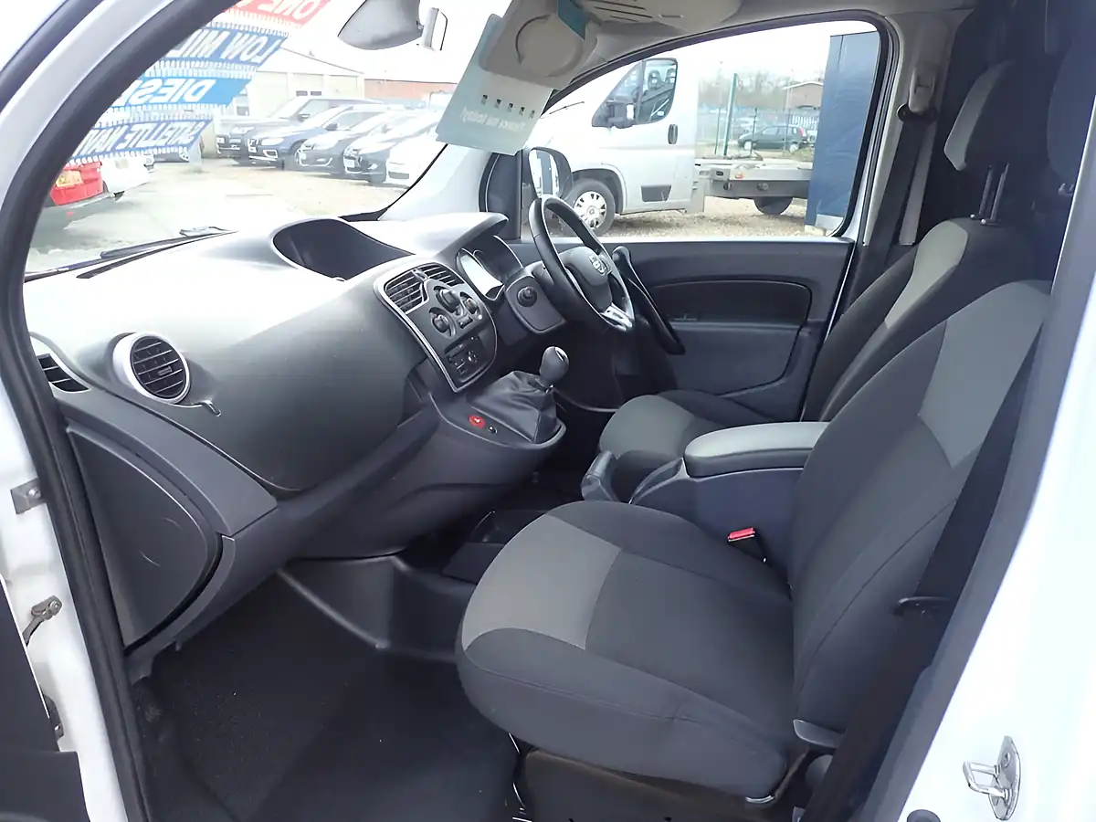 Used 2020 Nissan NV250 Tekna White - Interior and Exterior details 12