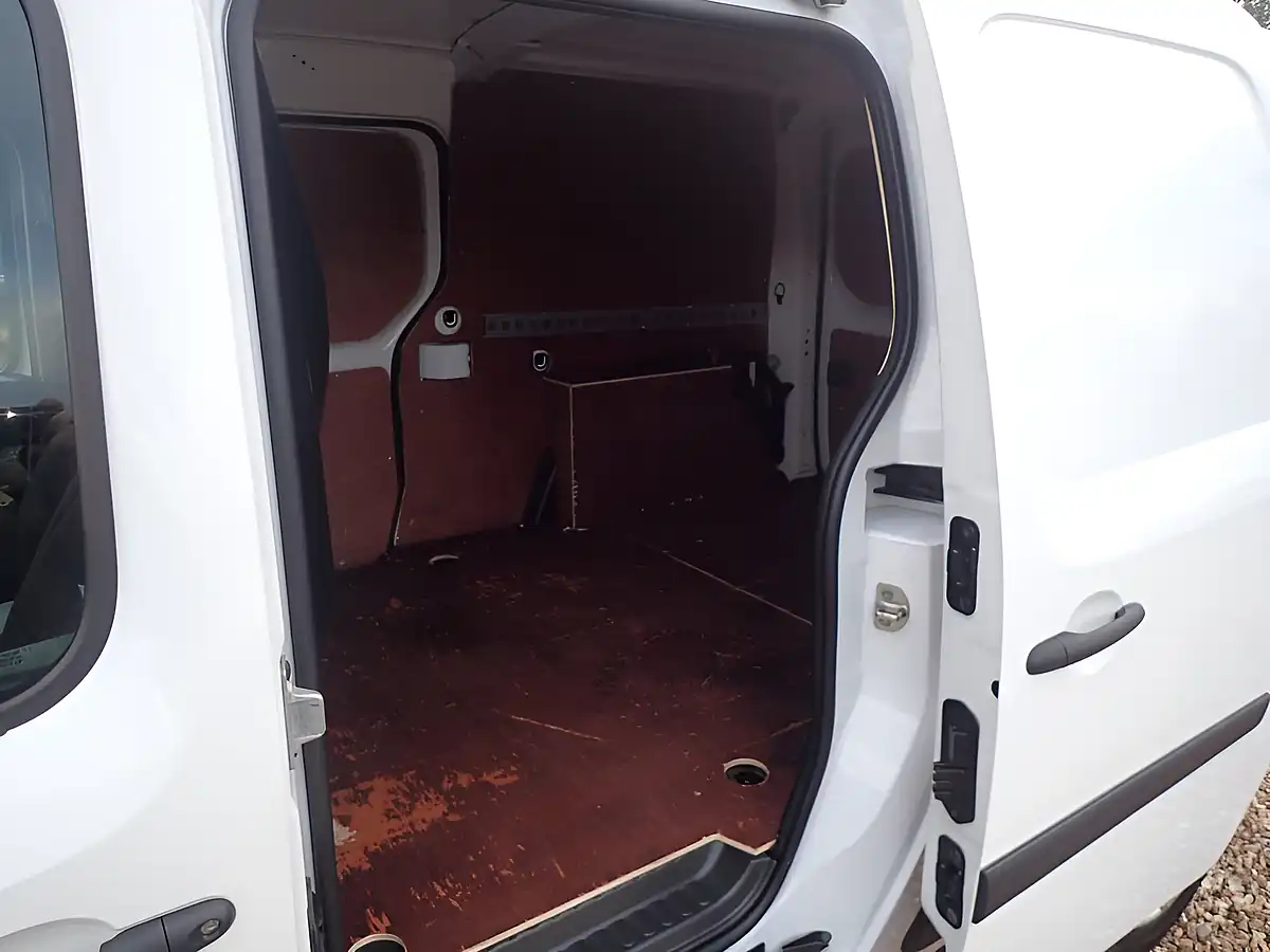 Used 2020 Nissan NV250 Tekna White - Interior and Exterior details 15