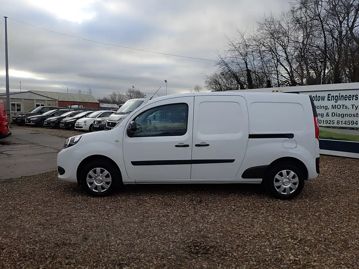 Used 2020 Nissan NV250 Tekna White - Interior and Exterior details 16