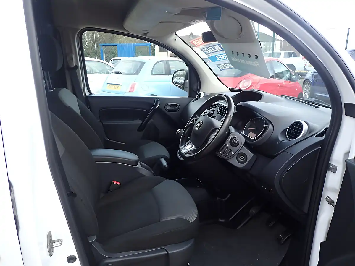 Used 2020 Nissan NV250 Tekna White - Interior and Exterior details 5
