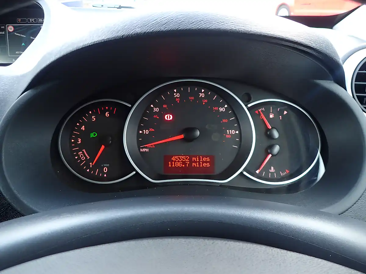 Used 2020 Nissan NV250 Tekna White - Interior and Exterior details 8
