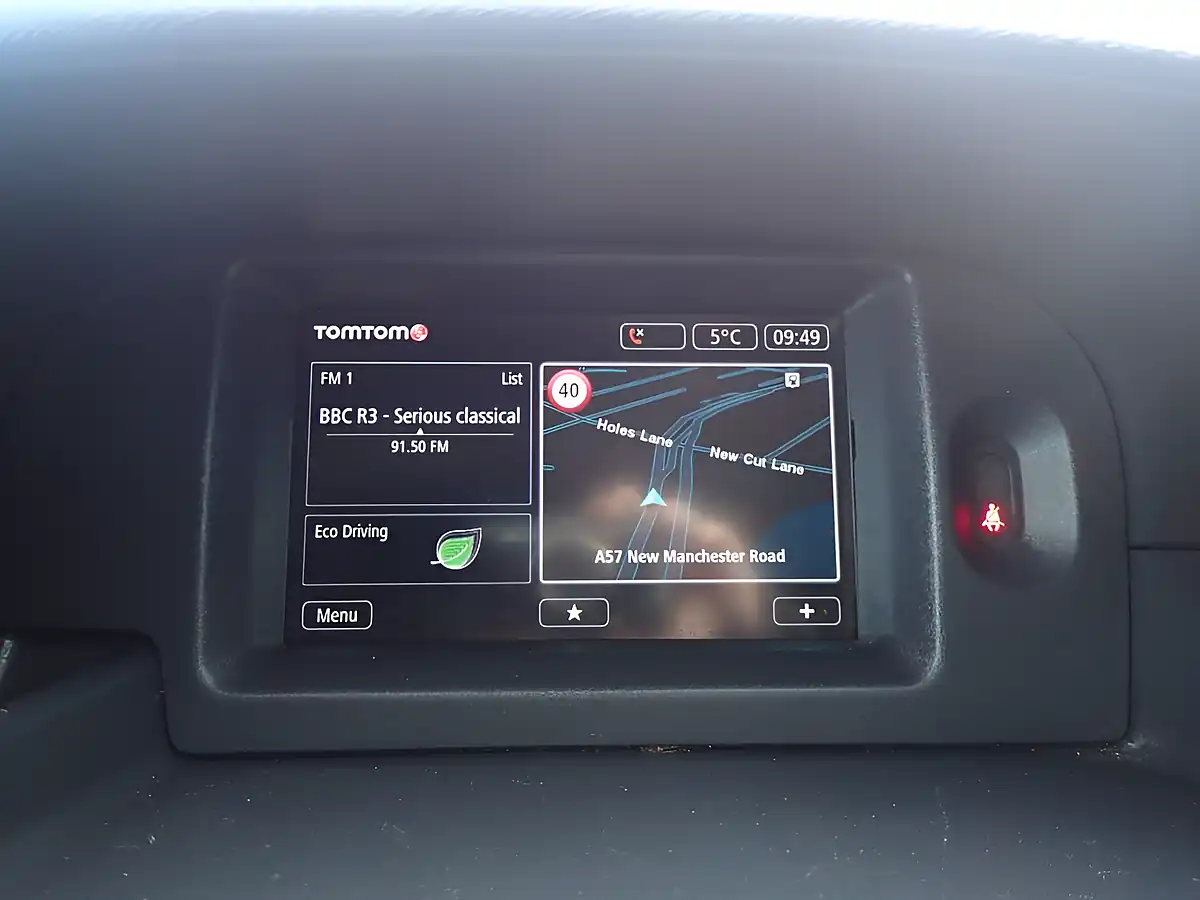 Used 2020 Nissan NV250 Tekna White - Interior and Exterior details 9