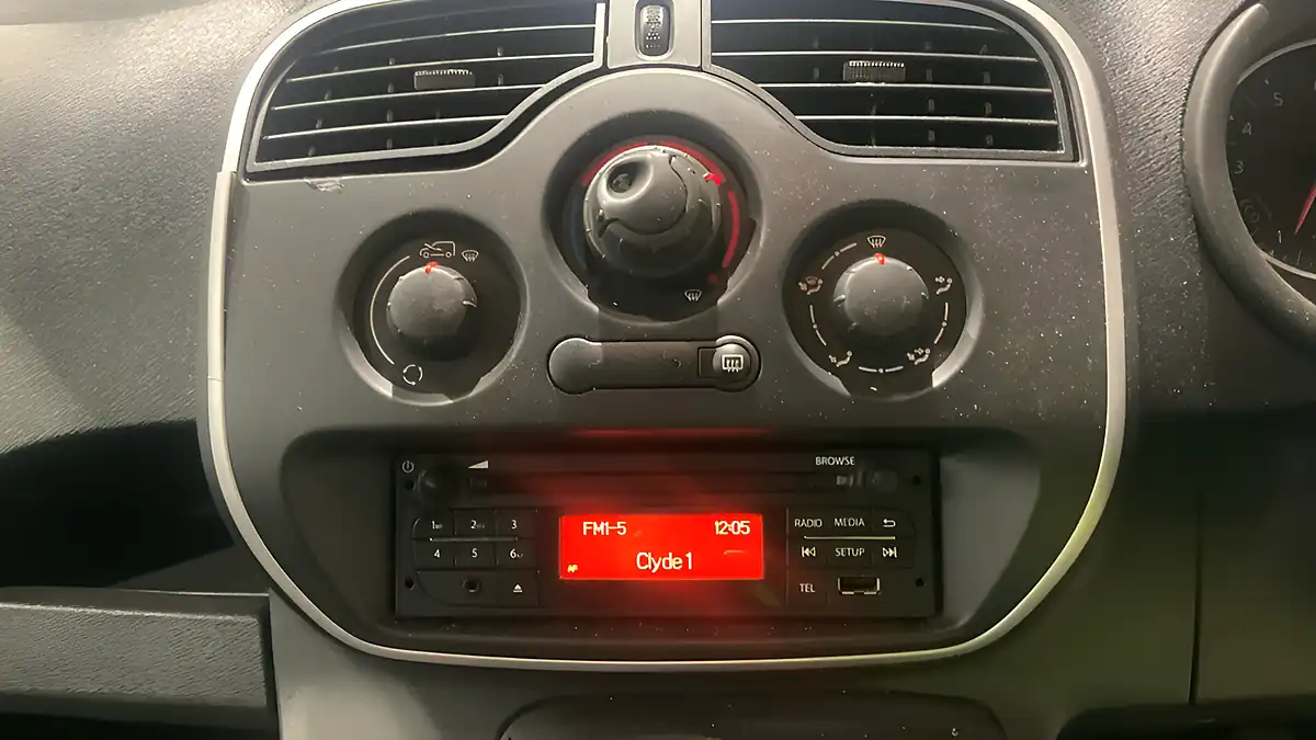 Used 2020 Nissan NV250 Visia White - Interior and Exterior details 11