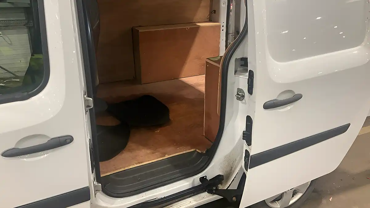 Used 2020 Nissan NV250 Visia White - Interior and Exterior details 8