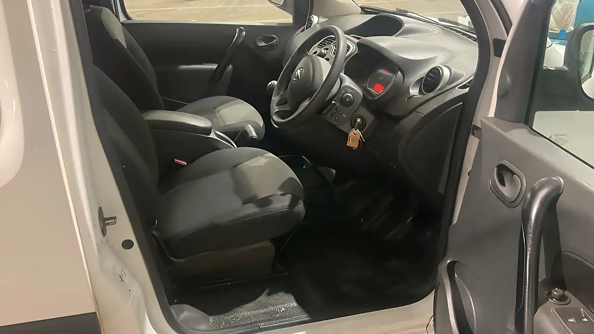 Used 2020 Nissan NV250 Visia White - Interior and Exterior details 9