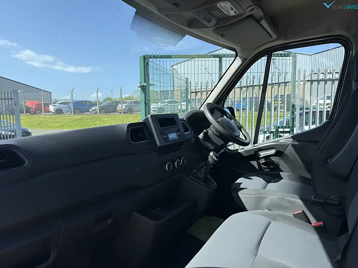 Used 2020 Nissan NV400 Acenta Grey - Interior and Exterior details 5