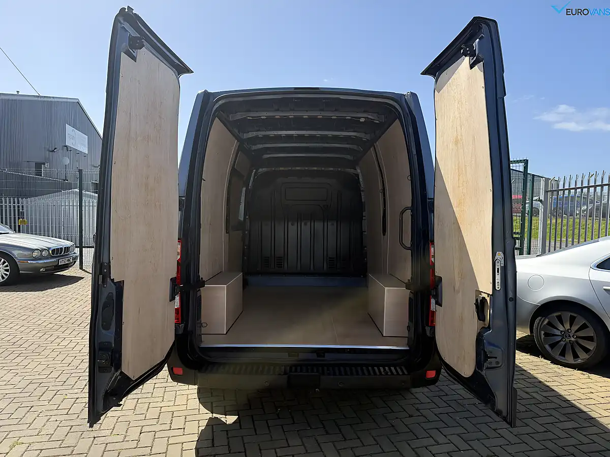 Used 2020 Nissan NV400 Acenta Grey - Interior and Exterior details 7