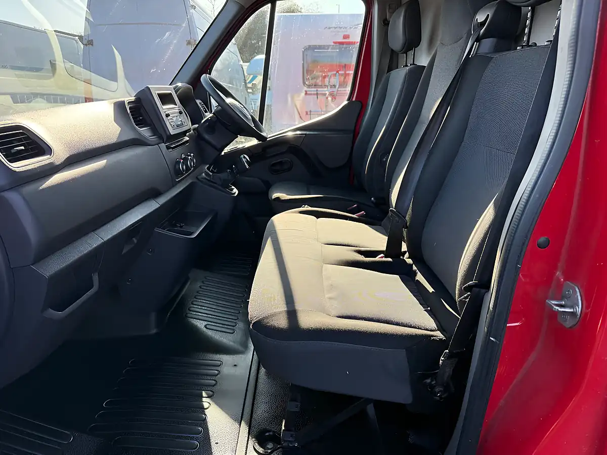 Used 2020 Nissan NV400 Acenta Red - Interior and Exterior details 10